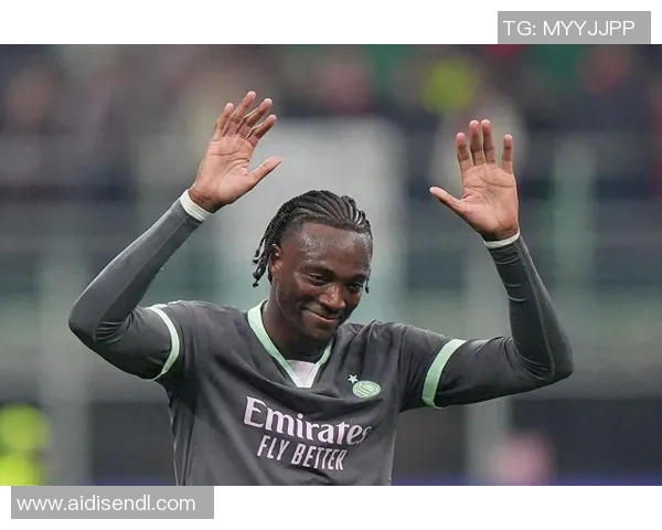 足球巨星赛场落寞神情引发球迷热议情绪反差令人心疼